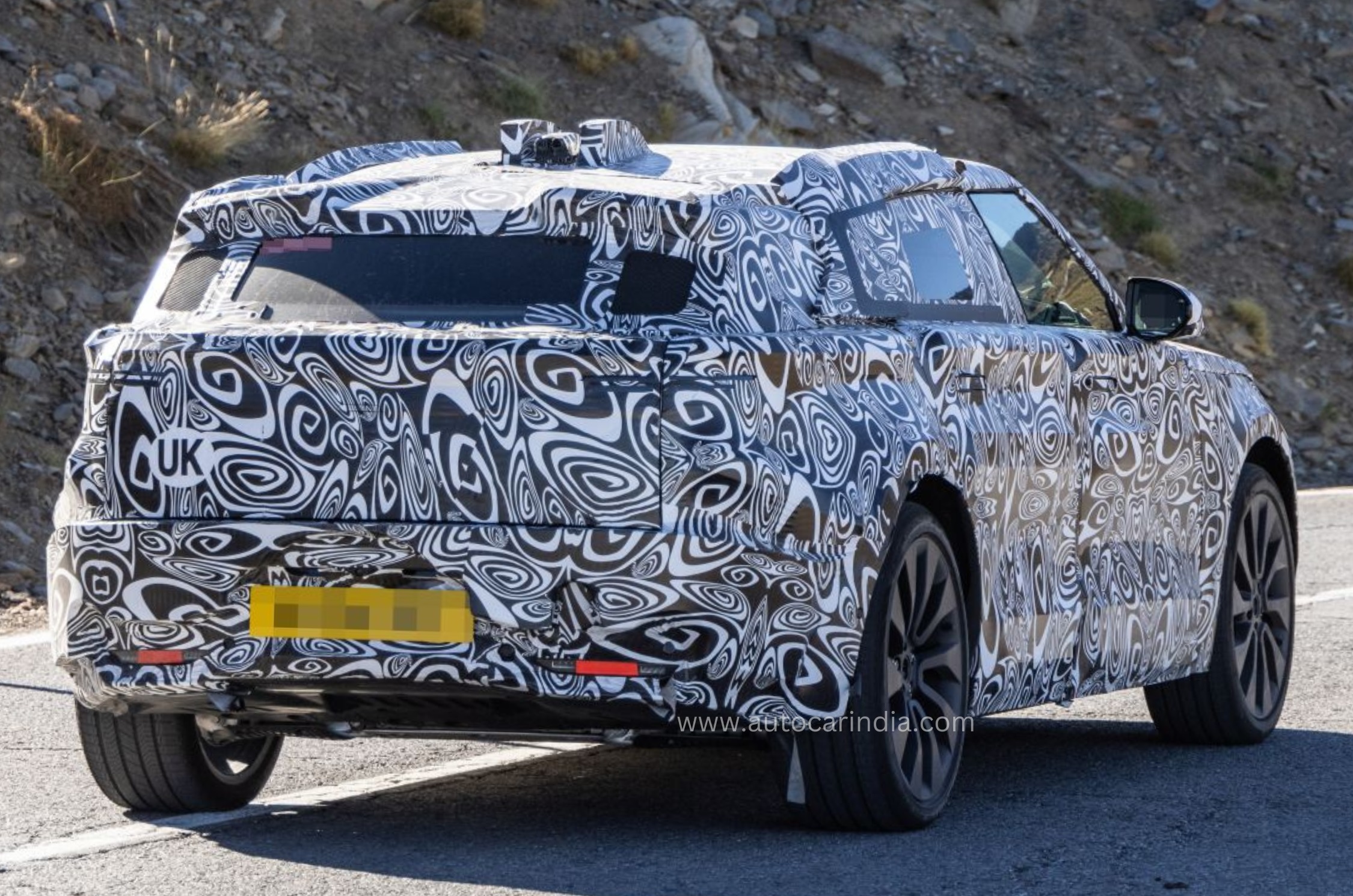 Next-gen Range Rover Velar spied testing in EV guise - Image 2
