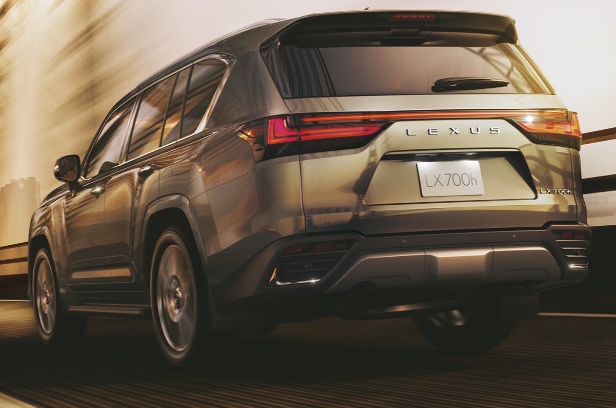 Lexus LX 700h revealed with petrol-hybrid powertrain - Image 2