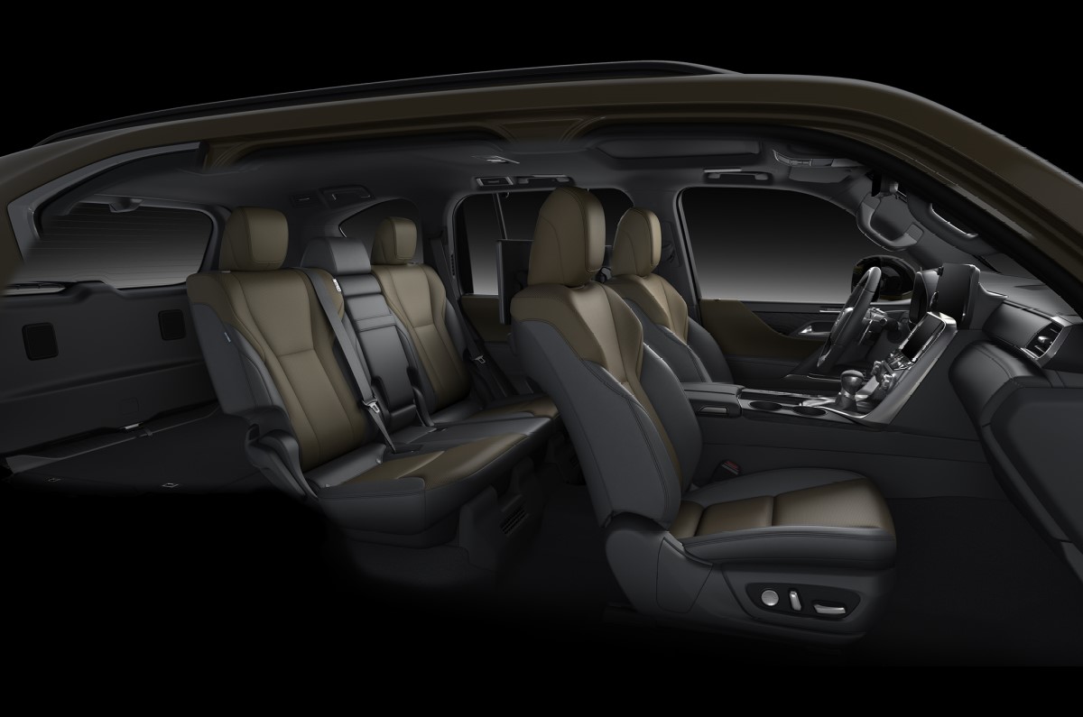 Lexus LX 700h revealed with petrol-hybrid powertrain - Image 3