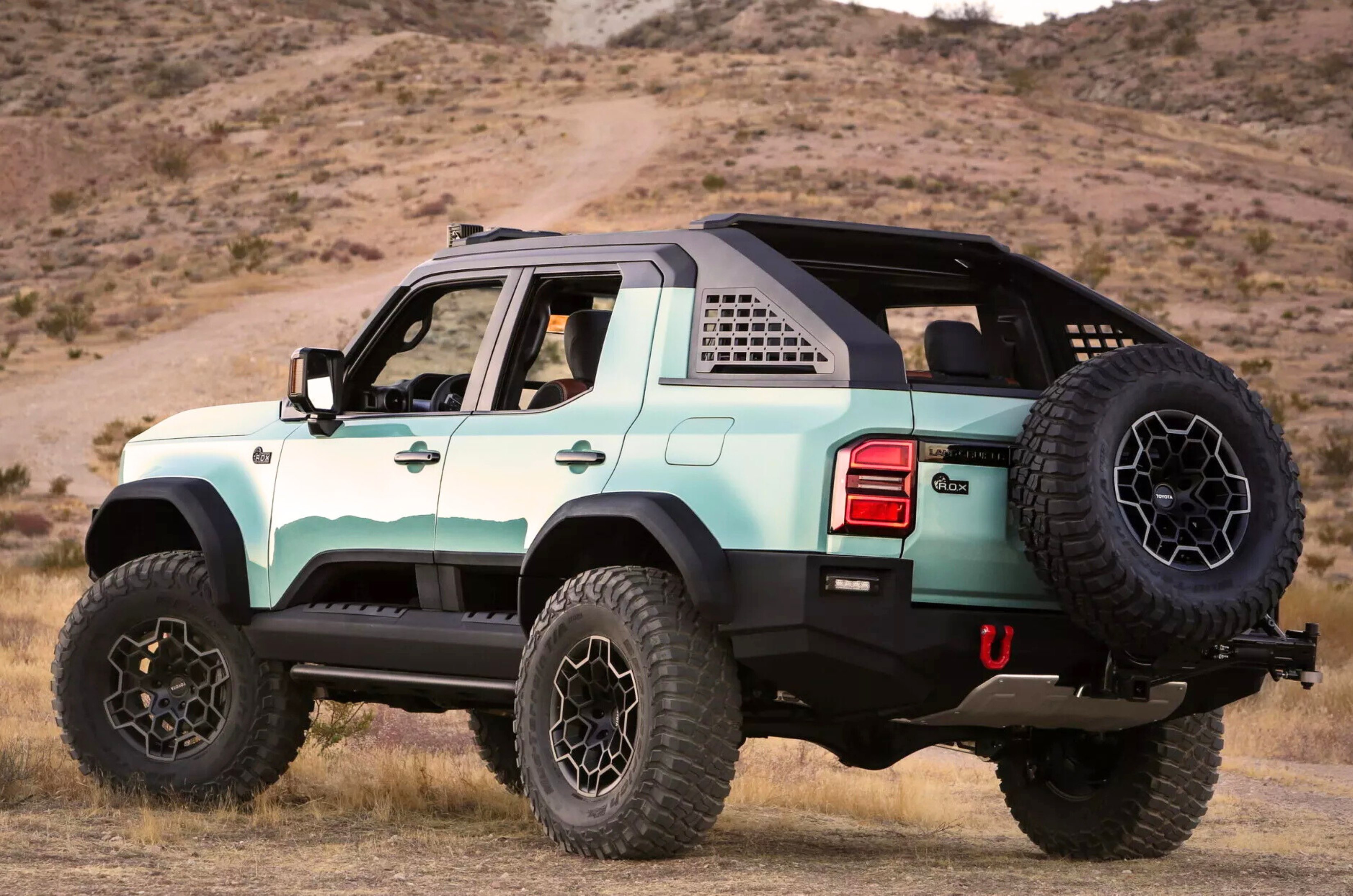 Toyota Land Cruiser Rox rear