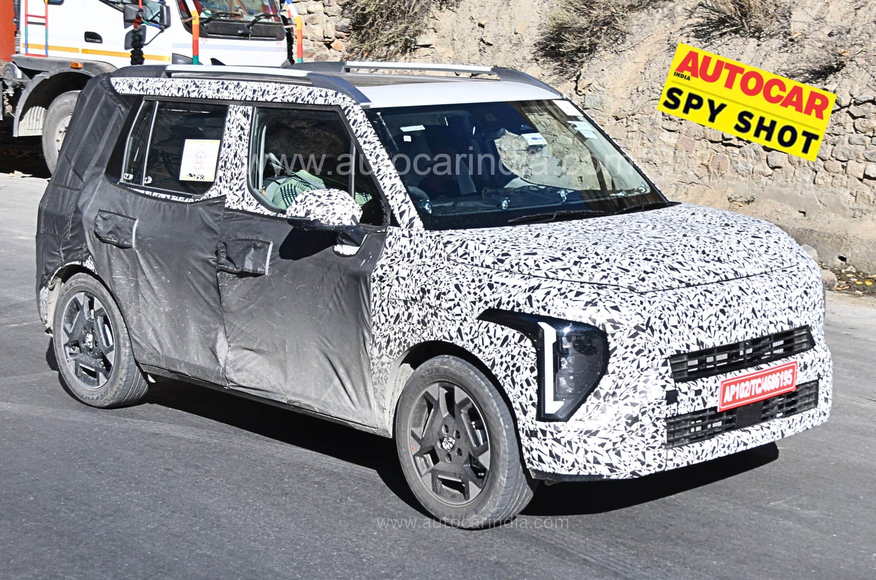 Kia compact SUV spied 