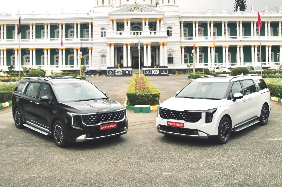 New Kia Carnival colours, bookings, waiting period, deliveries