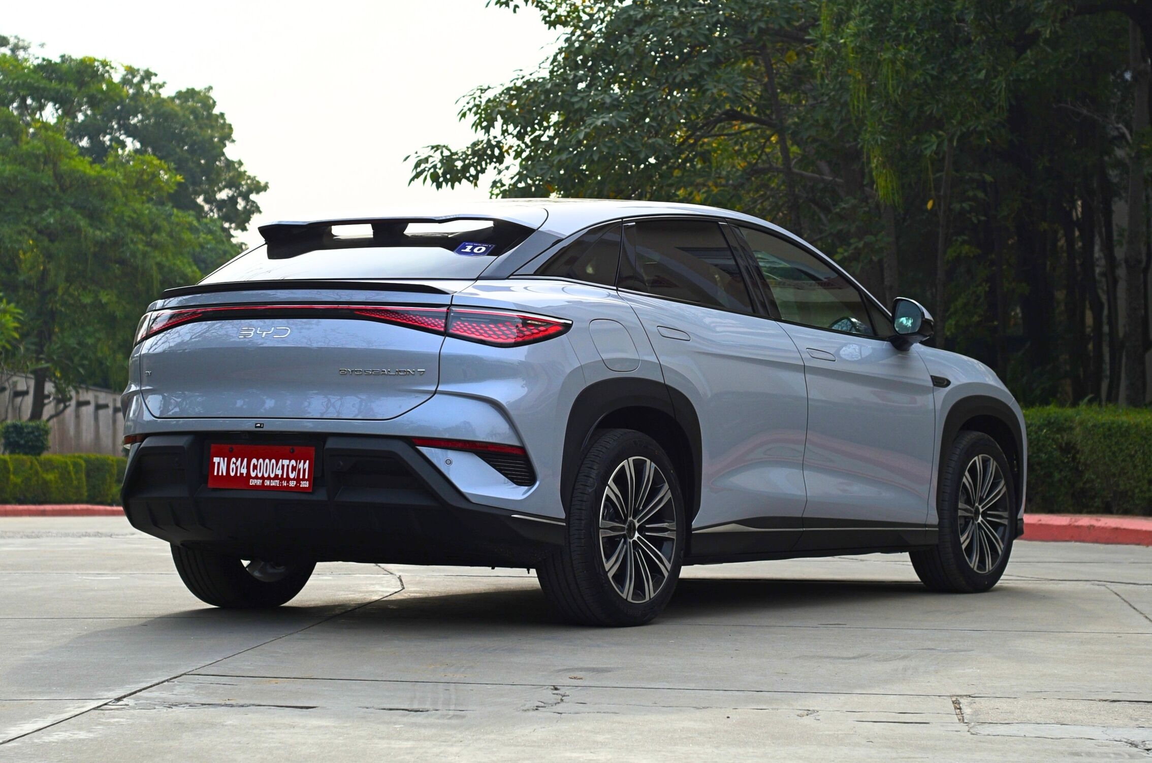 BYD Sealion 7 back profile