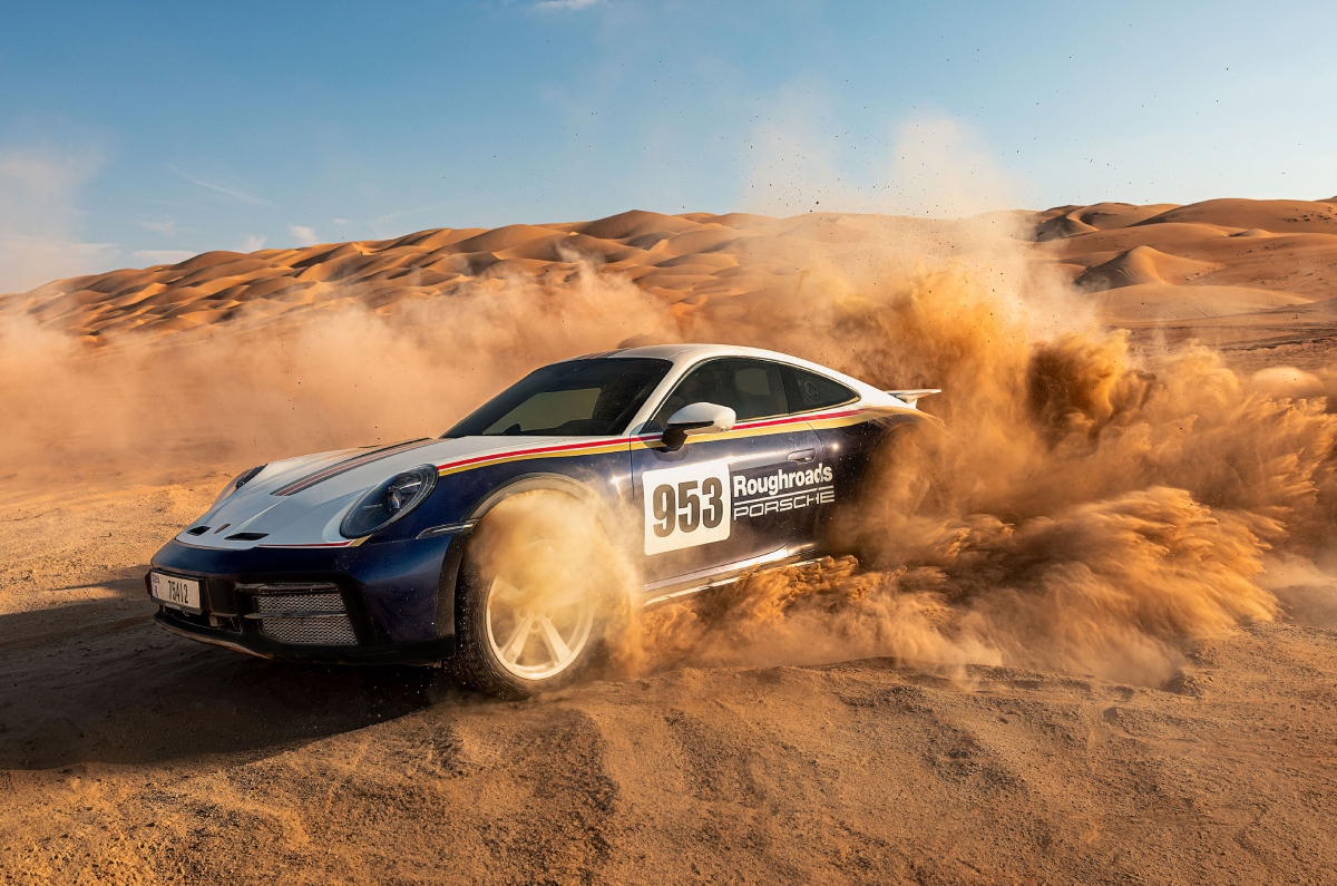 Porsche 911 Dakar front drift desert