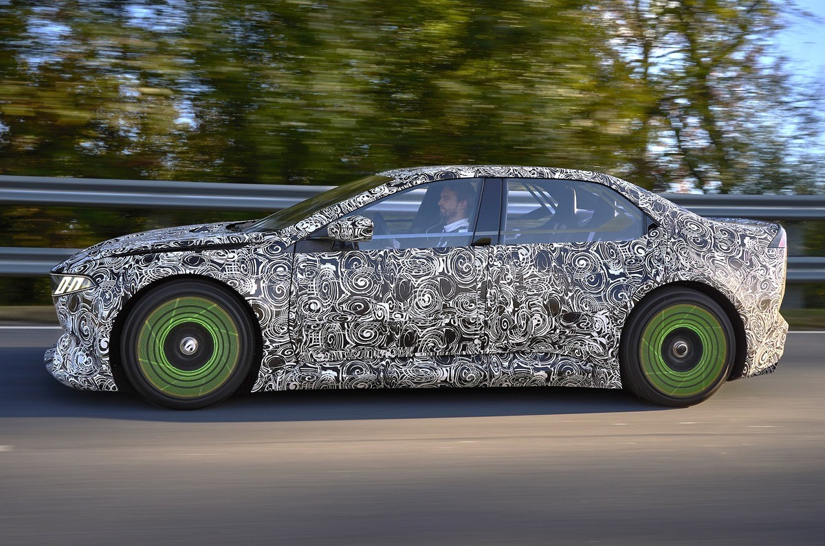 bmw vision driving experience concept side tracking