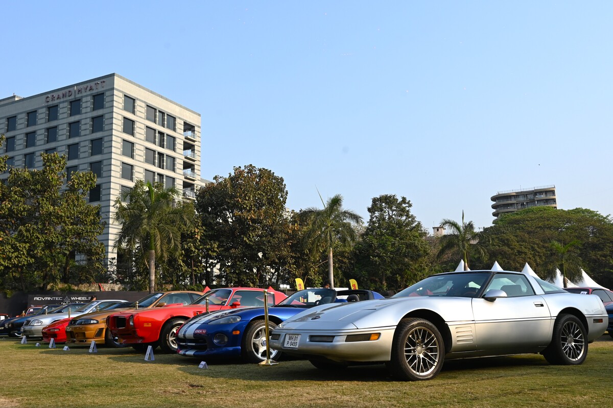 modern classic rally 2025 chevrolet corvette dodge viper