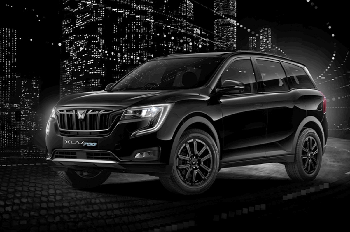 Mahindra XUV700 Ebony Edition studio