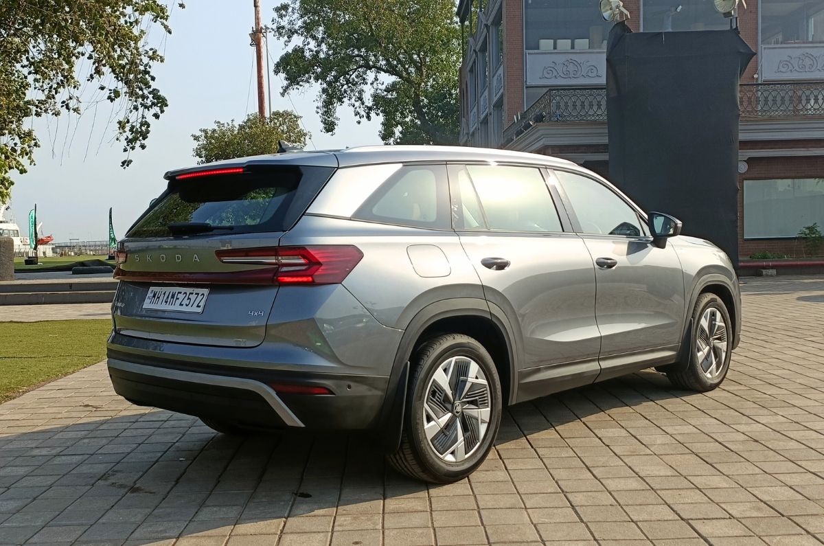 Skoda Kodiaq front quarter 