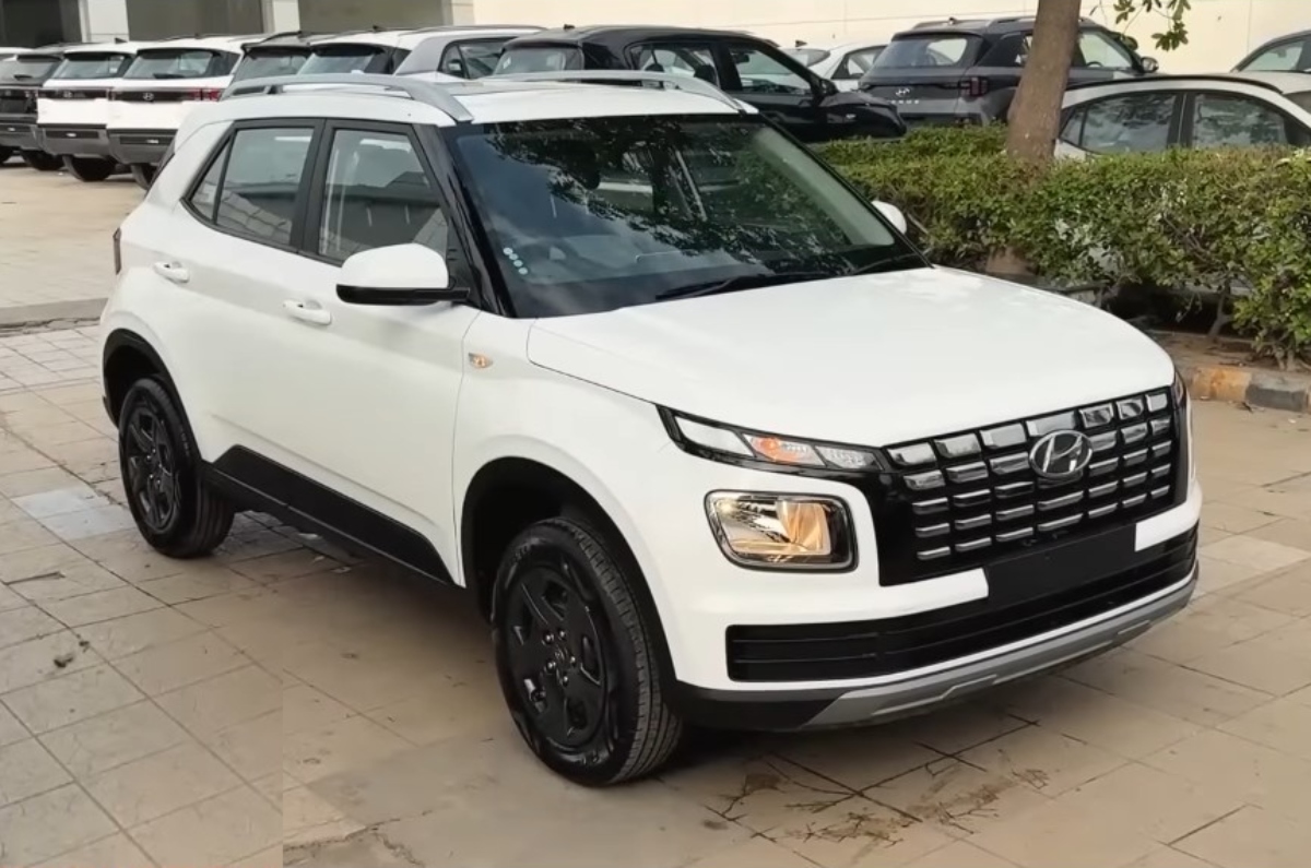 Hyundai Venue S variant discounts Hyundai Venue S variant