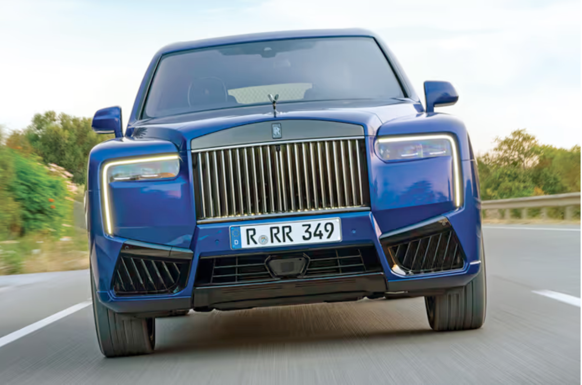 Rolls Royce Cullinan exterior shot in motion