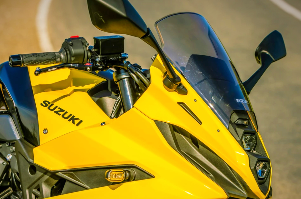 Suzuki GSX-8R headlight image