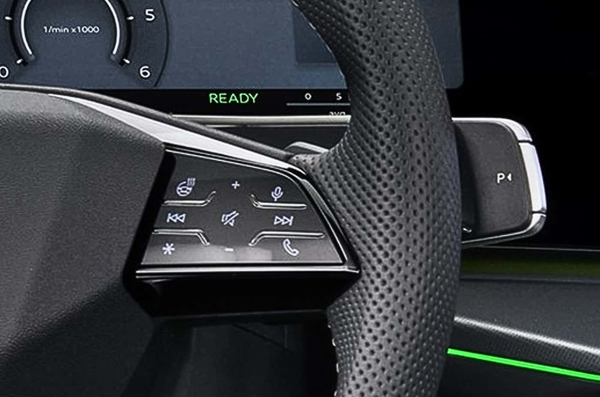 Audi Q3 steering wheel and gear selector