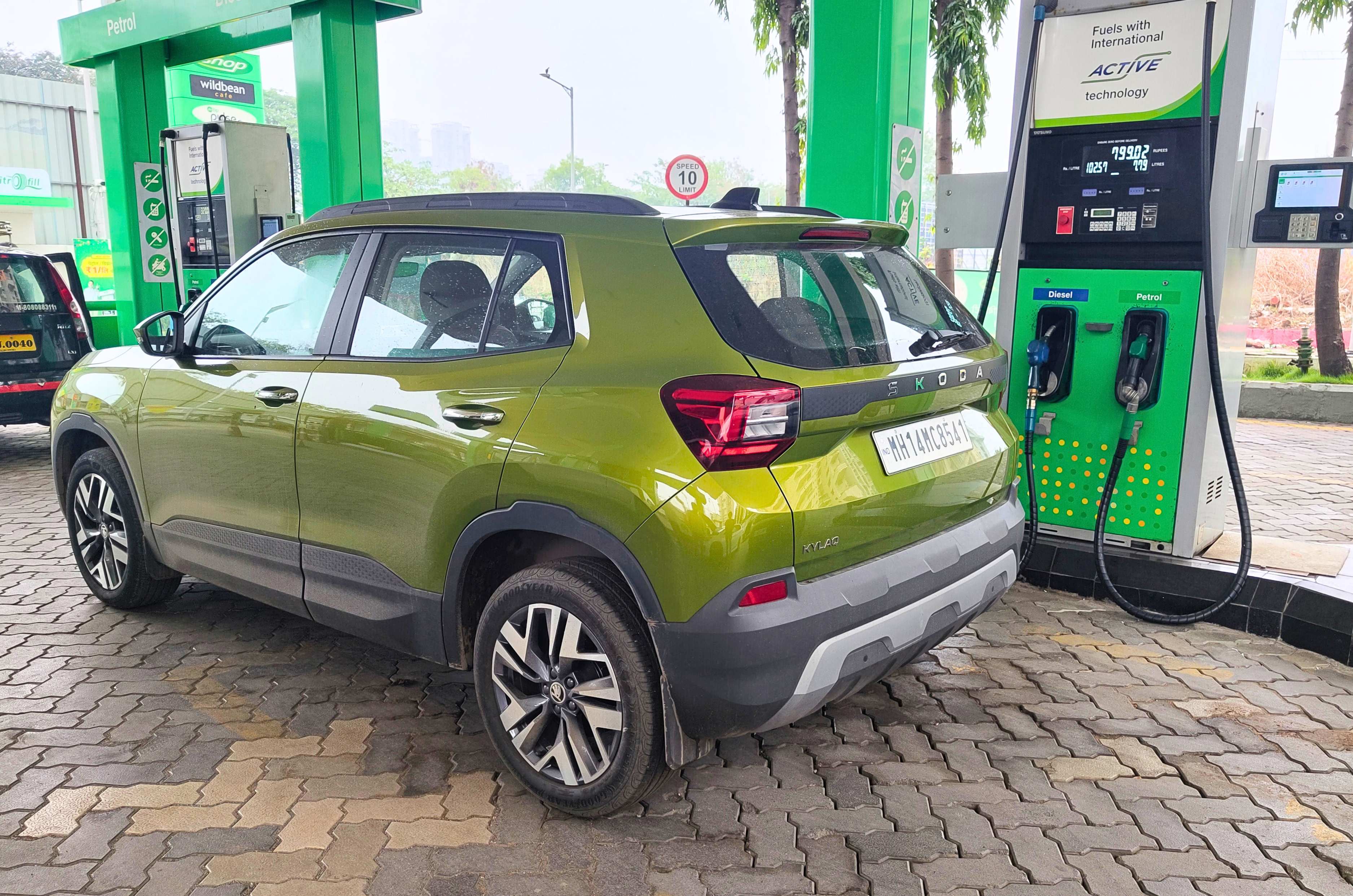 skoda-kylaq-real-world-fuel-economy-tested-kylaq-at-mileage-test