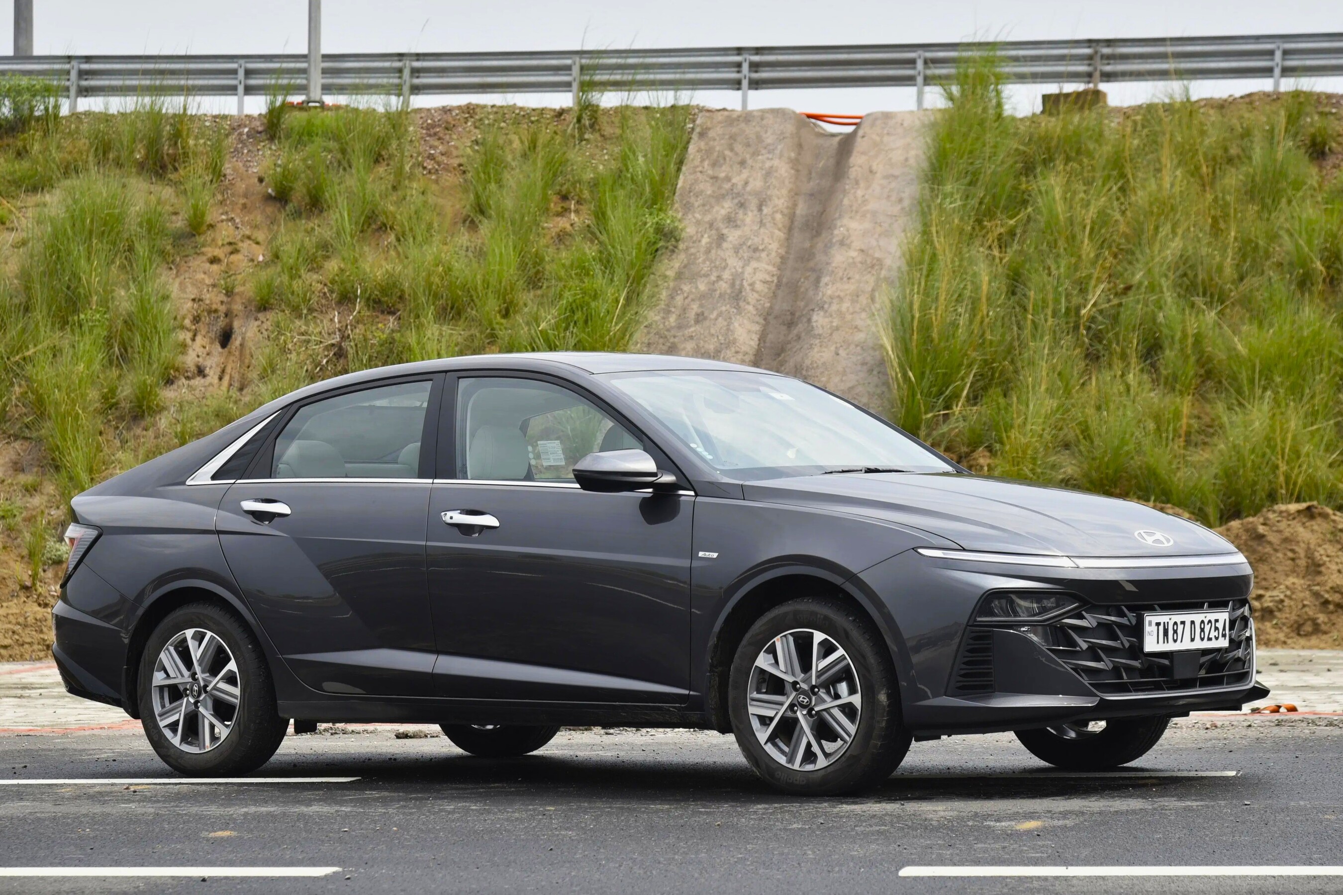 hyundai verna 3 reasons to buy 2 not to