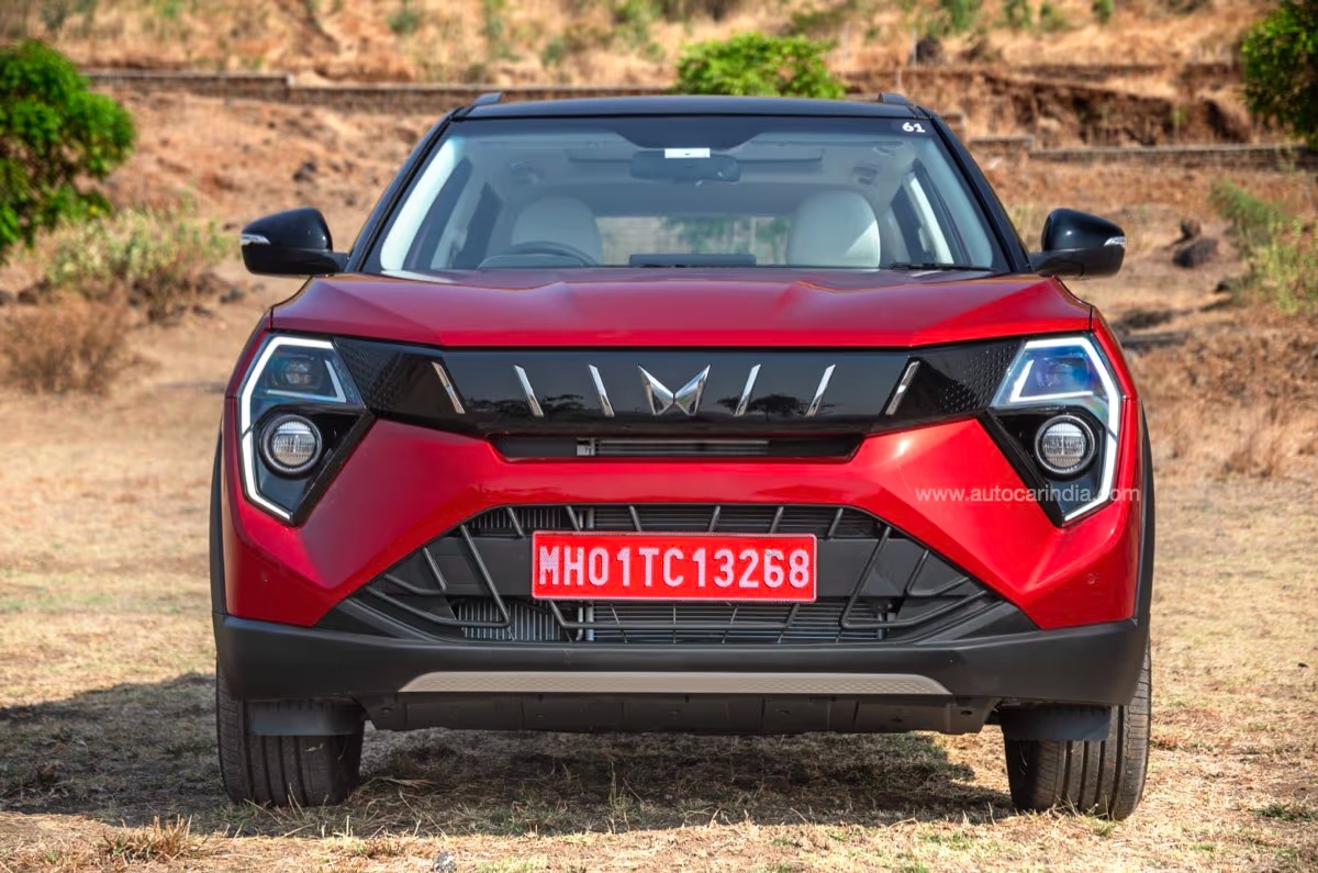 Mahindra XUV 3XO head on front static