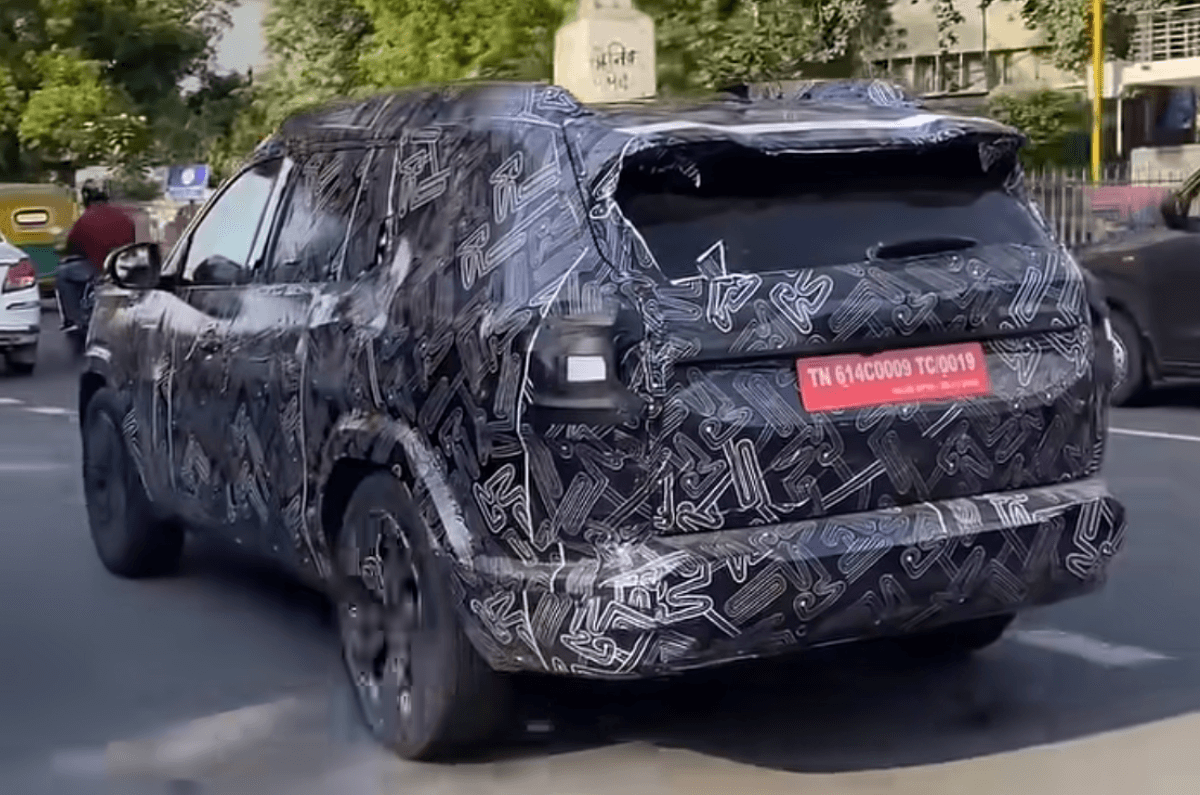 Renault Duster three row SUV spied on test in India