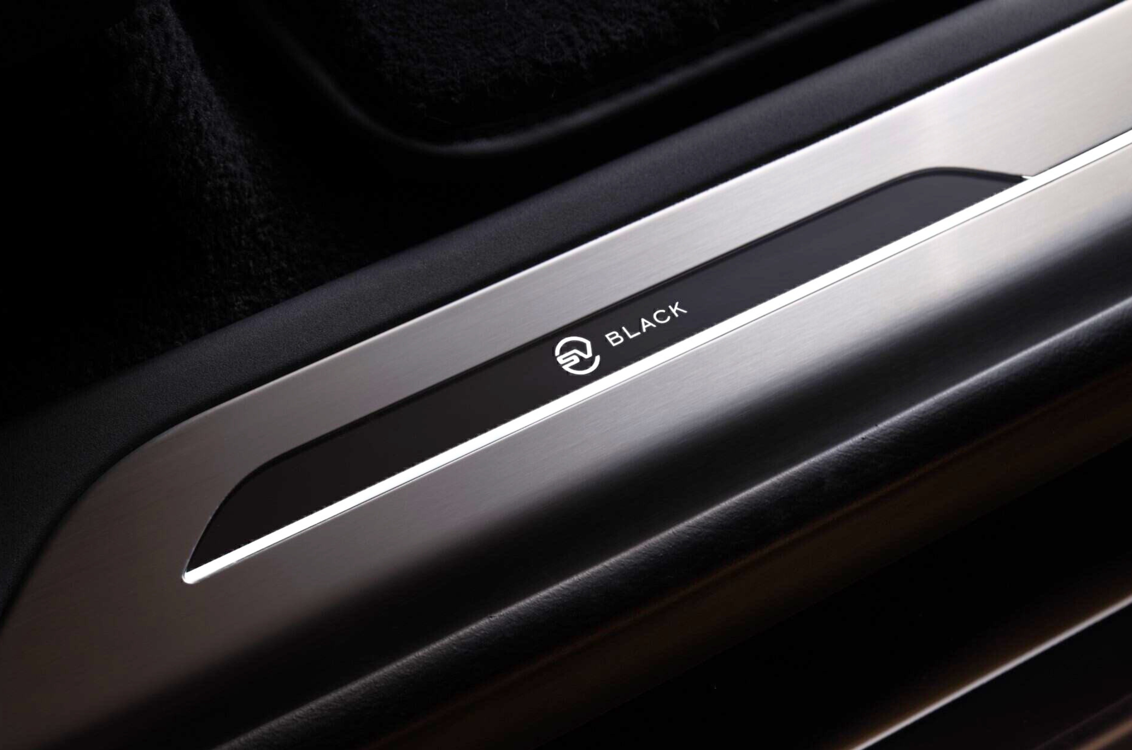 Range Rover SV door sill