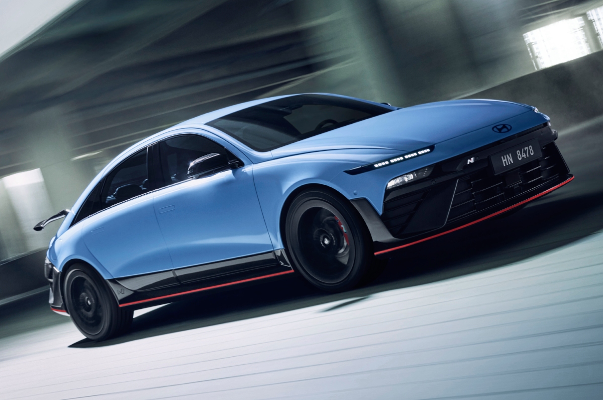 Hyundai Ioniq 6 N front action