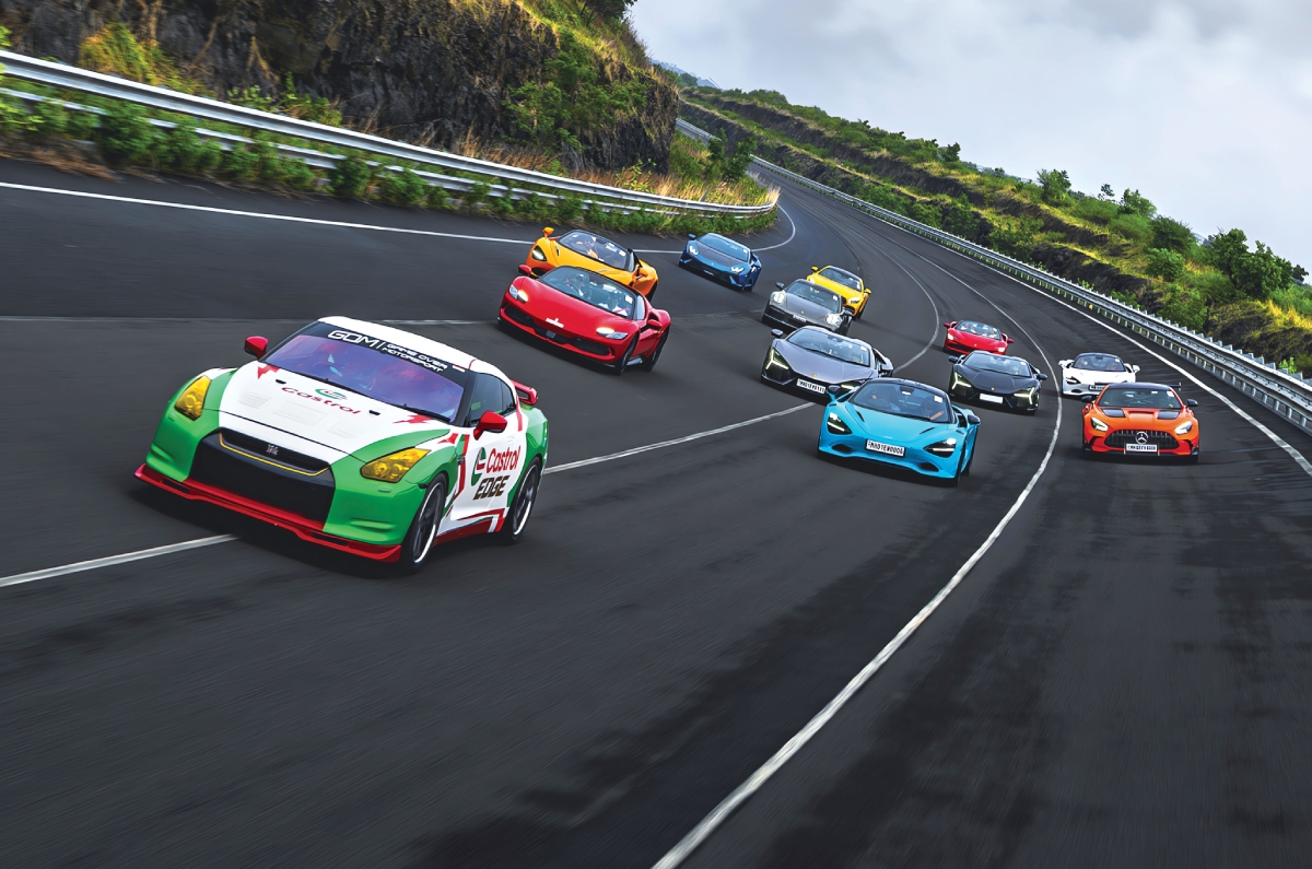 300kph Club at NATRAX 12 supercars on track