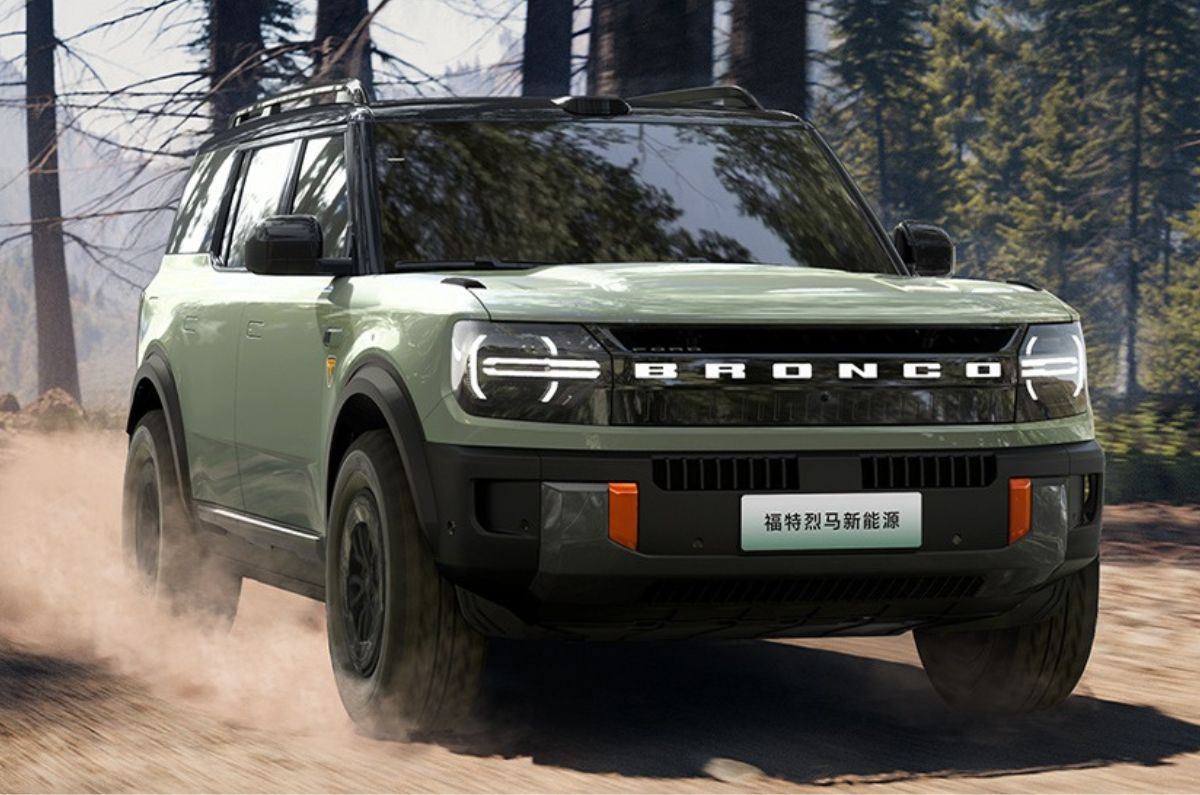 Ford Bronco electric front quarter 