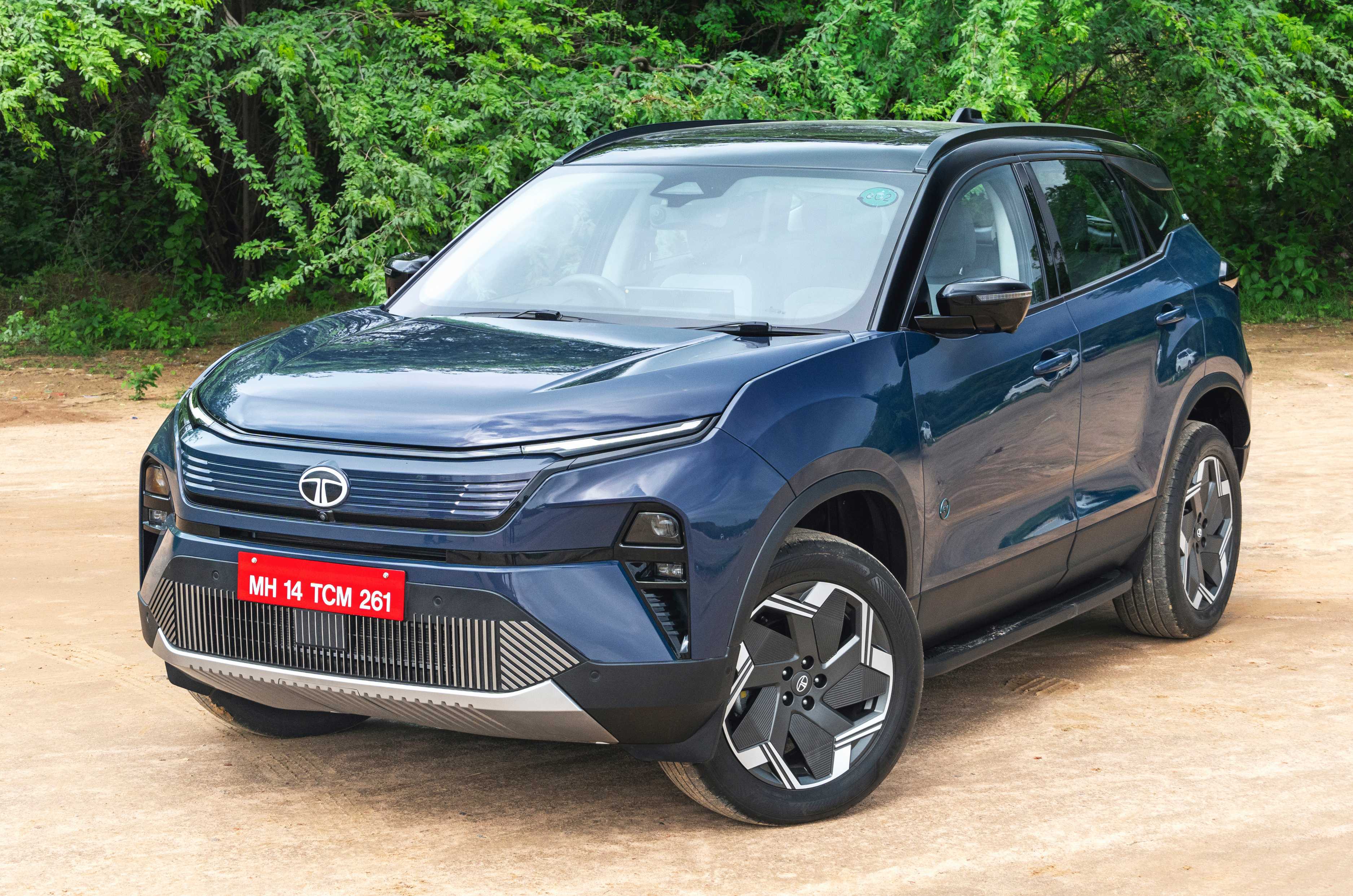 tata harrier ev pros and cons reasons to buy tata harrier ev in field