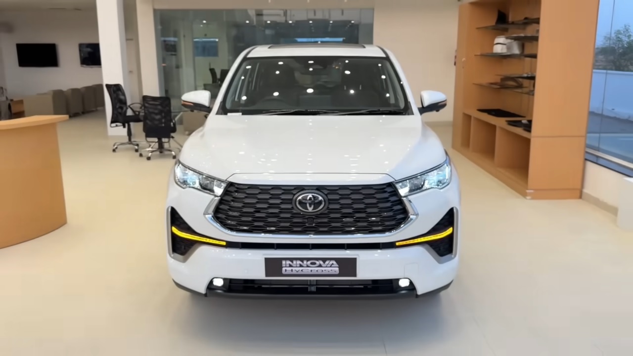 Toyota Innova Hycross outsells Crysta by two-thirds in Q1 FY2026