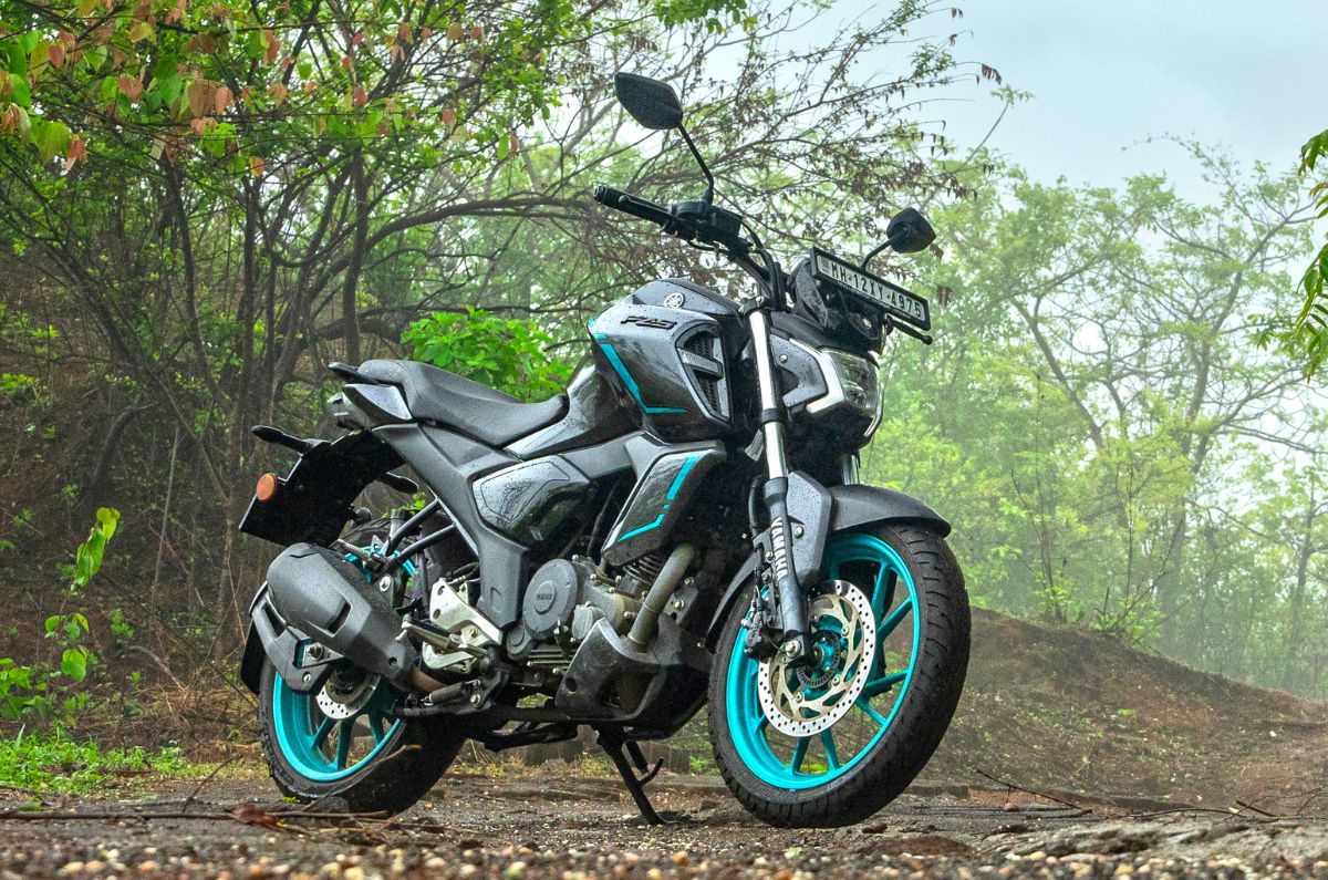 Yamaha FZ S Fi Hybrid static shot