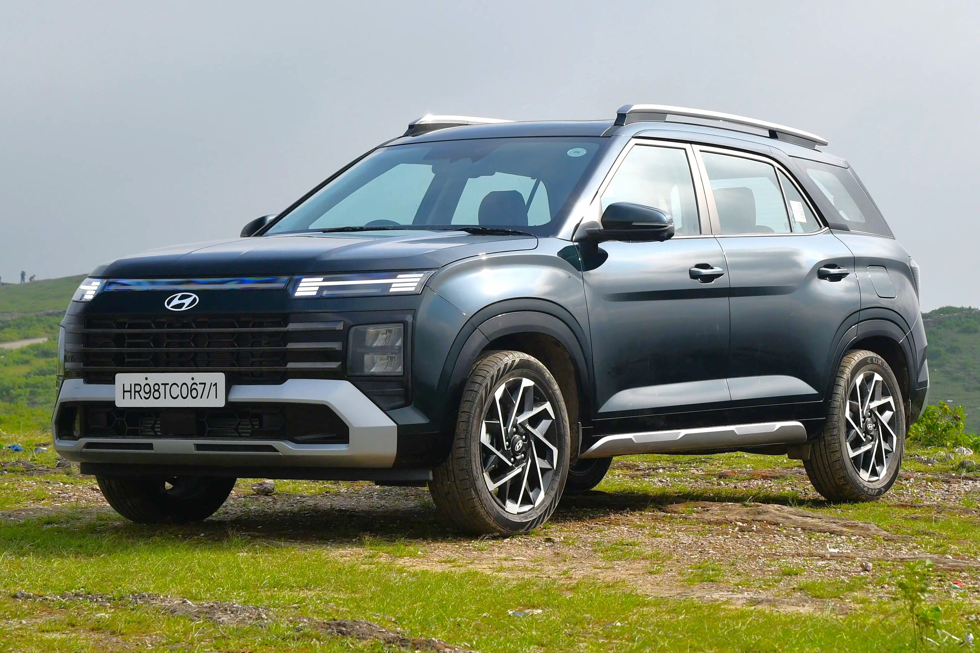 hyundai alcazar faq things to know before buying hyundai alcazar in field