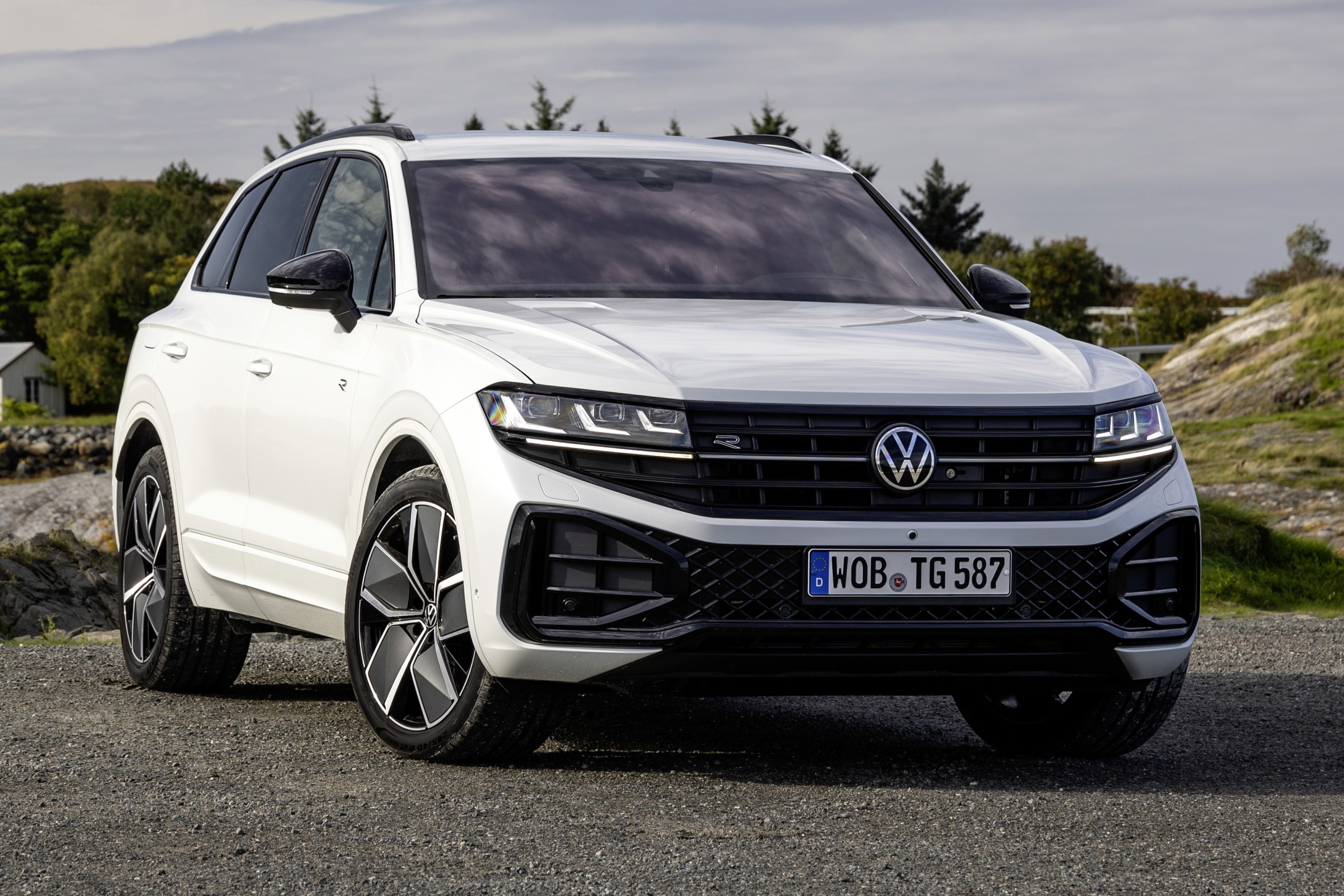 volkswagen touareg discontinued 2026 production end volkswagen touareg in field