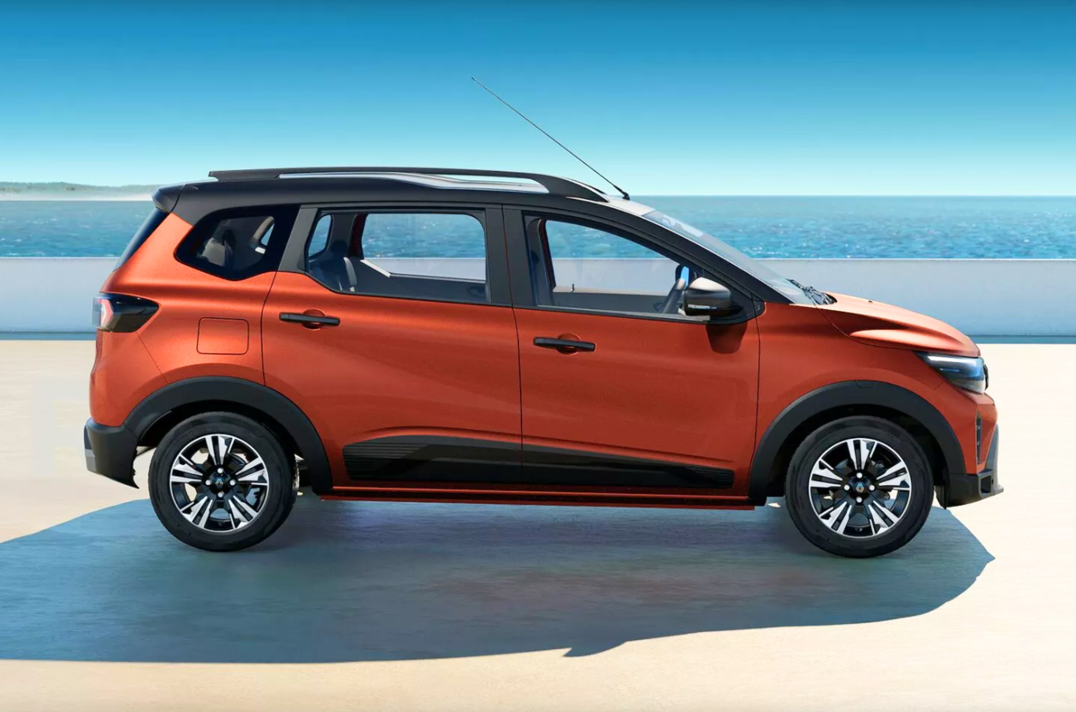 Renault Triber seen from the side angle