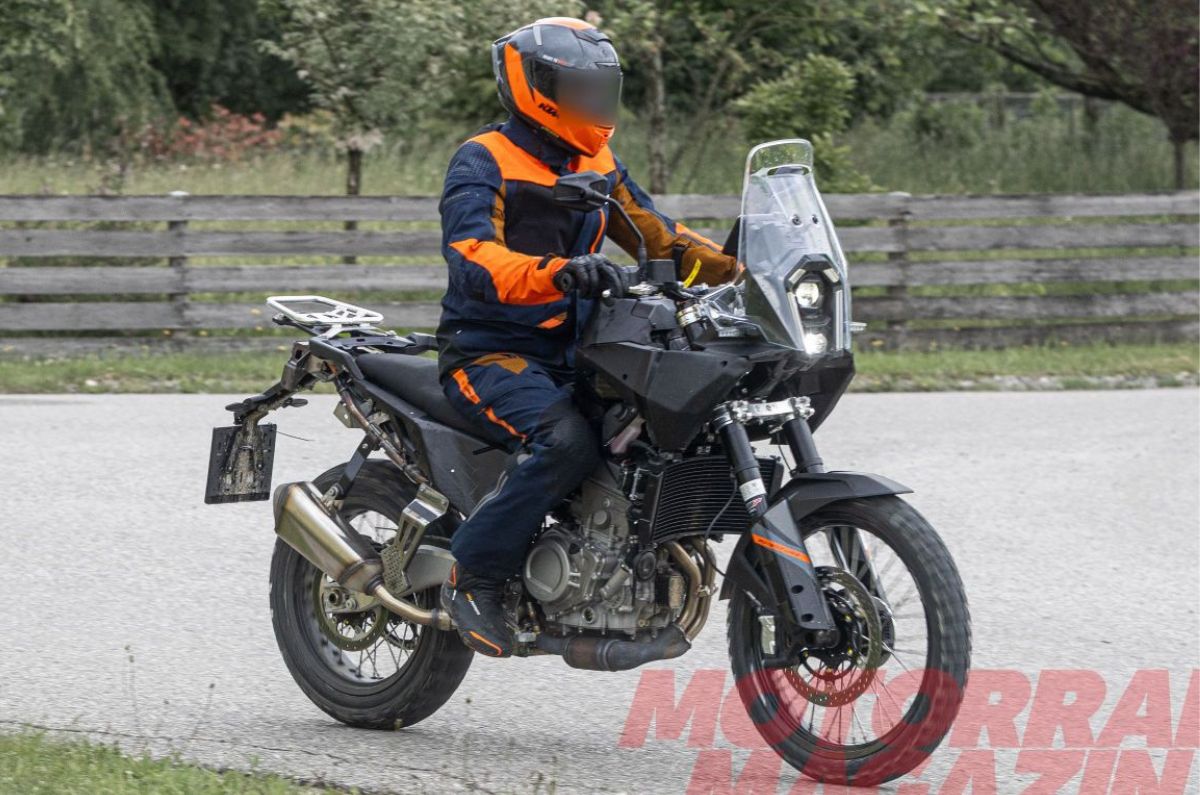 Mystery KTM twin-cylinder Adventure and Duke spotted testing
