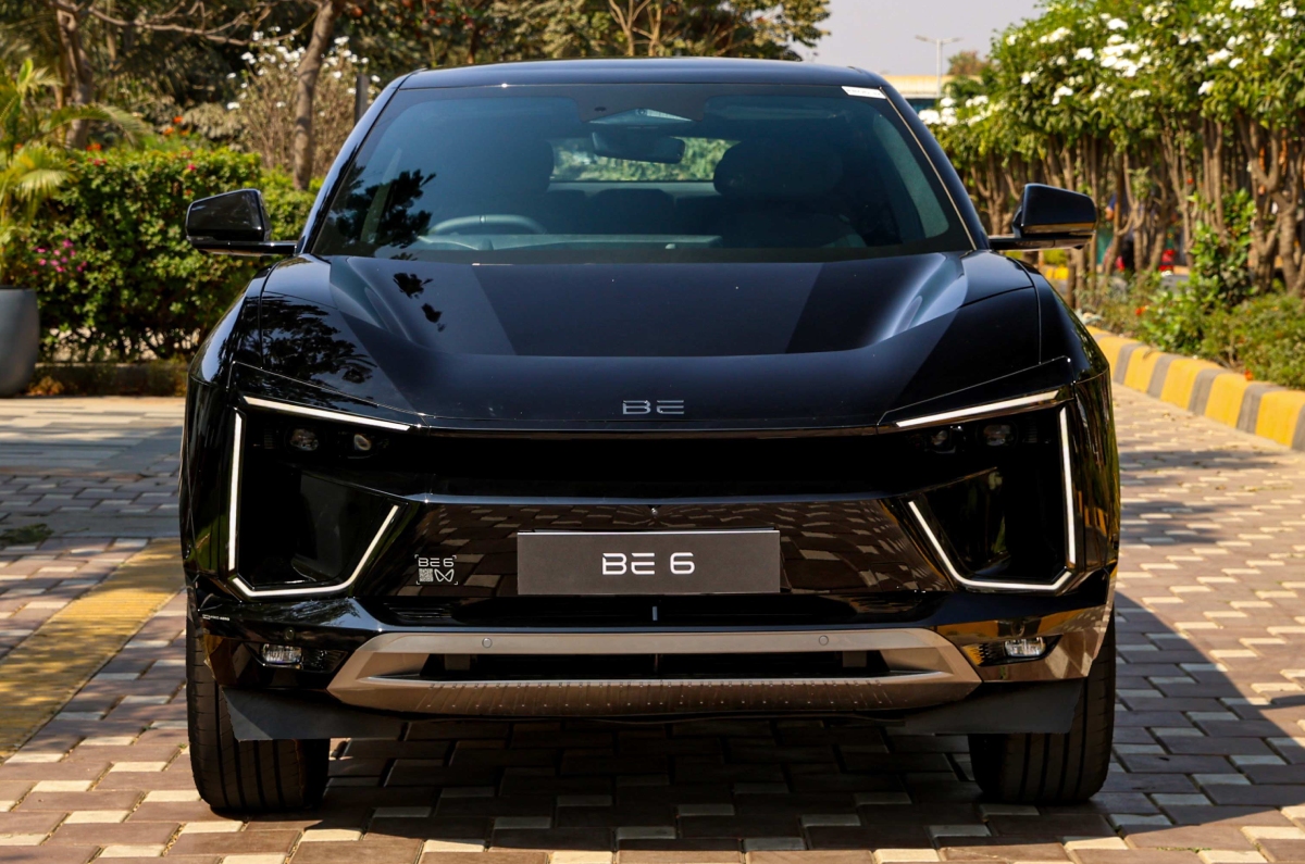 Mahindra BE 6 black front head on