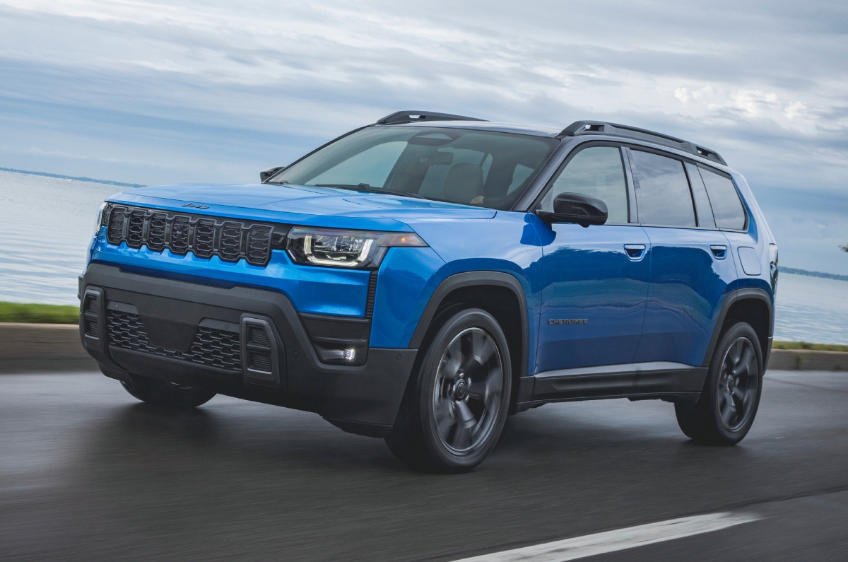 Jeep Cherokee front left side on road