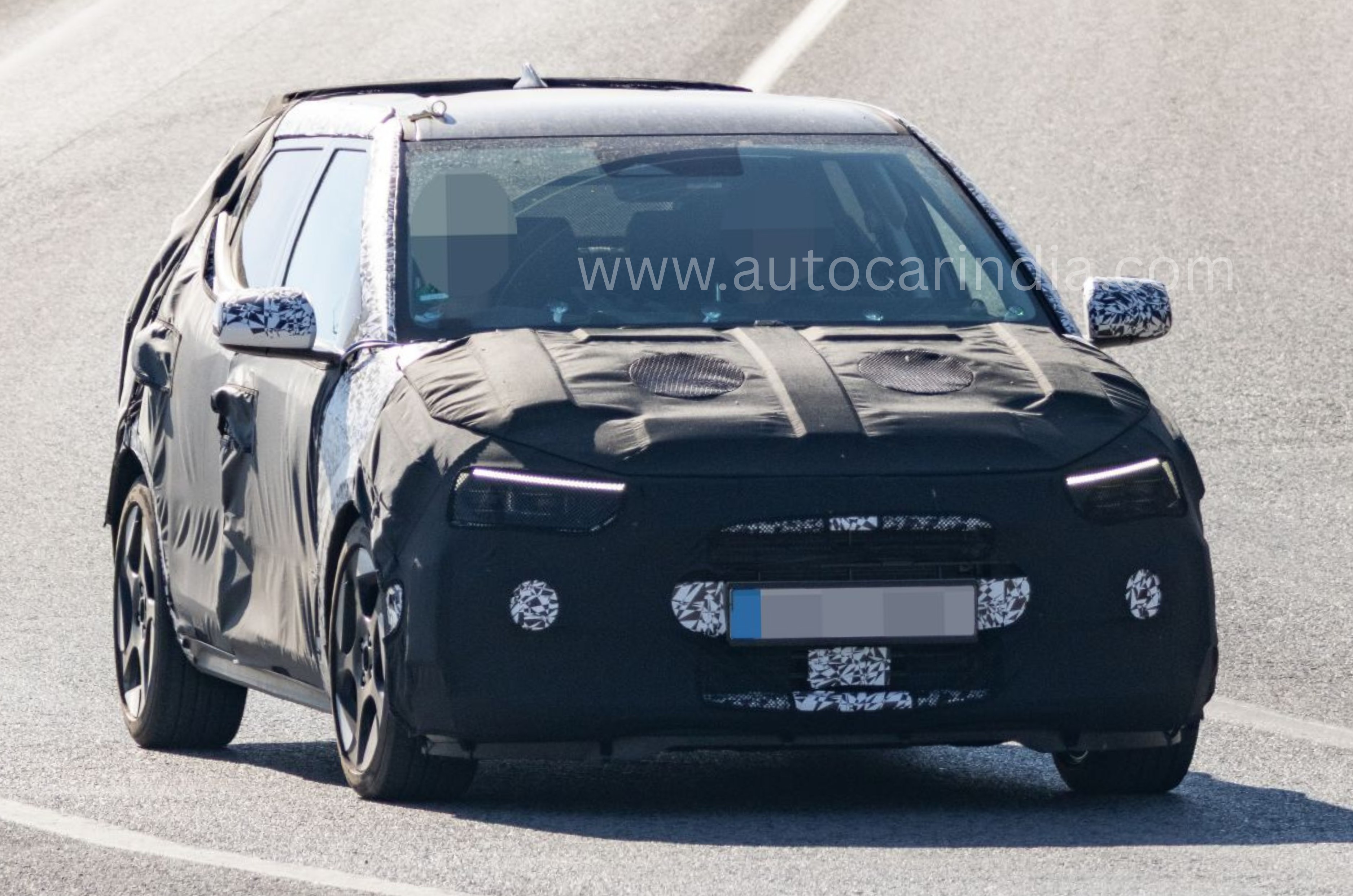 New Hyundai i20 front right spied