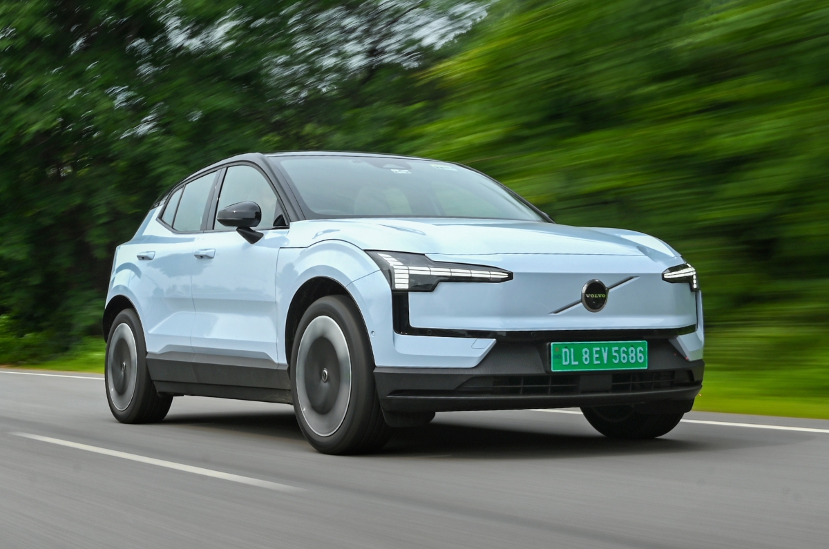 2025 volvo ex30 on road