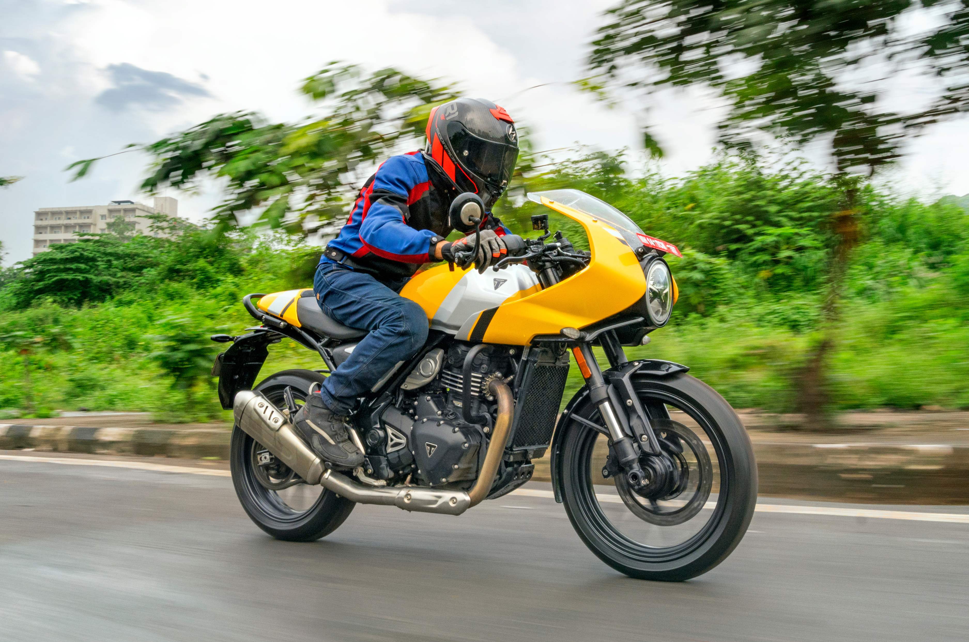 Triumph Thruxton 400 front three fourth tracking shot