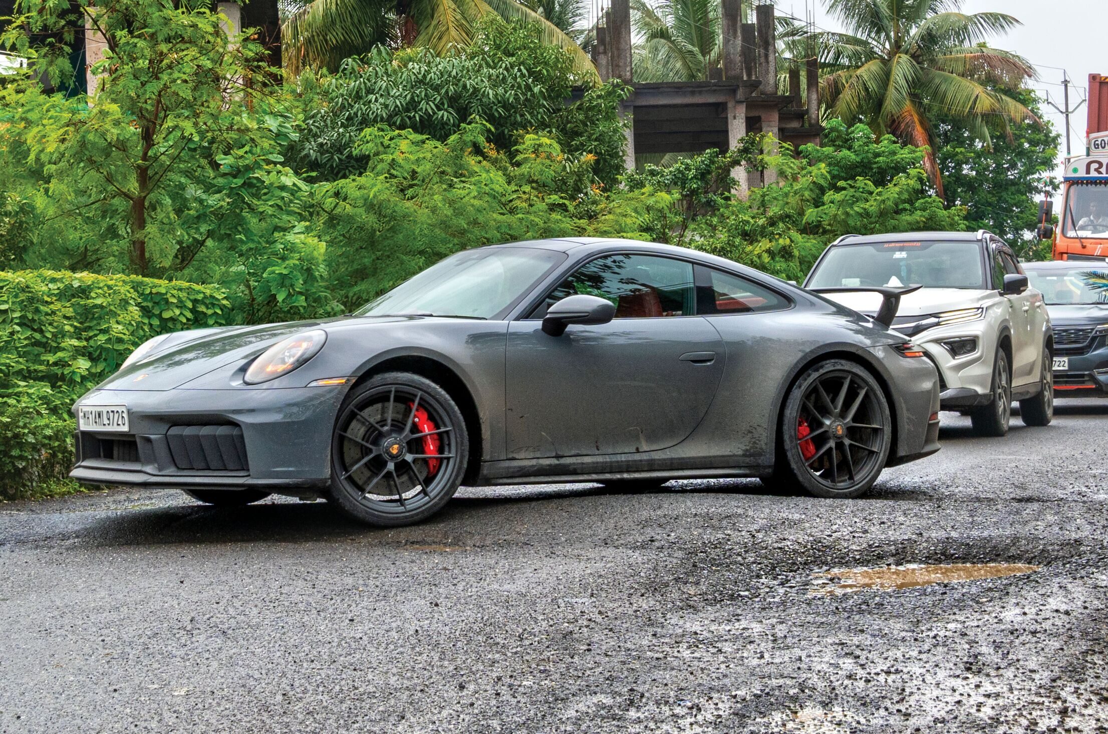 Porsche 911 Carrera 4 GTS ground clearance