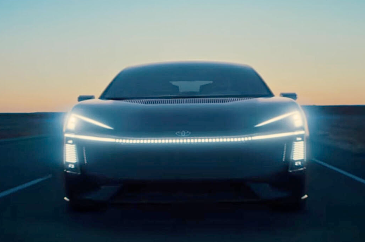 Toyota Corolla concept front