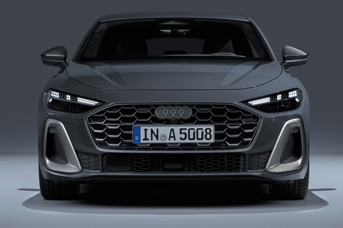 New Audi A5 dynamic OLED headlights