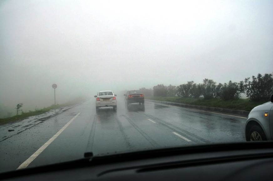 Yağmurlu Havada Güvenli Sürüş 
