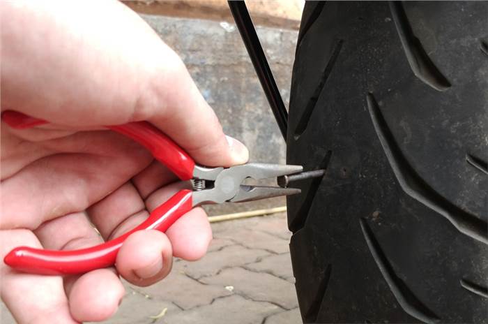 Tyre puncture remove object