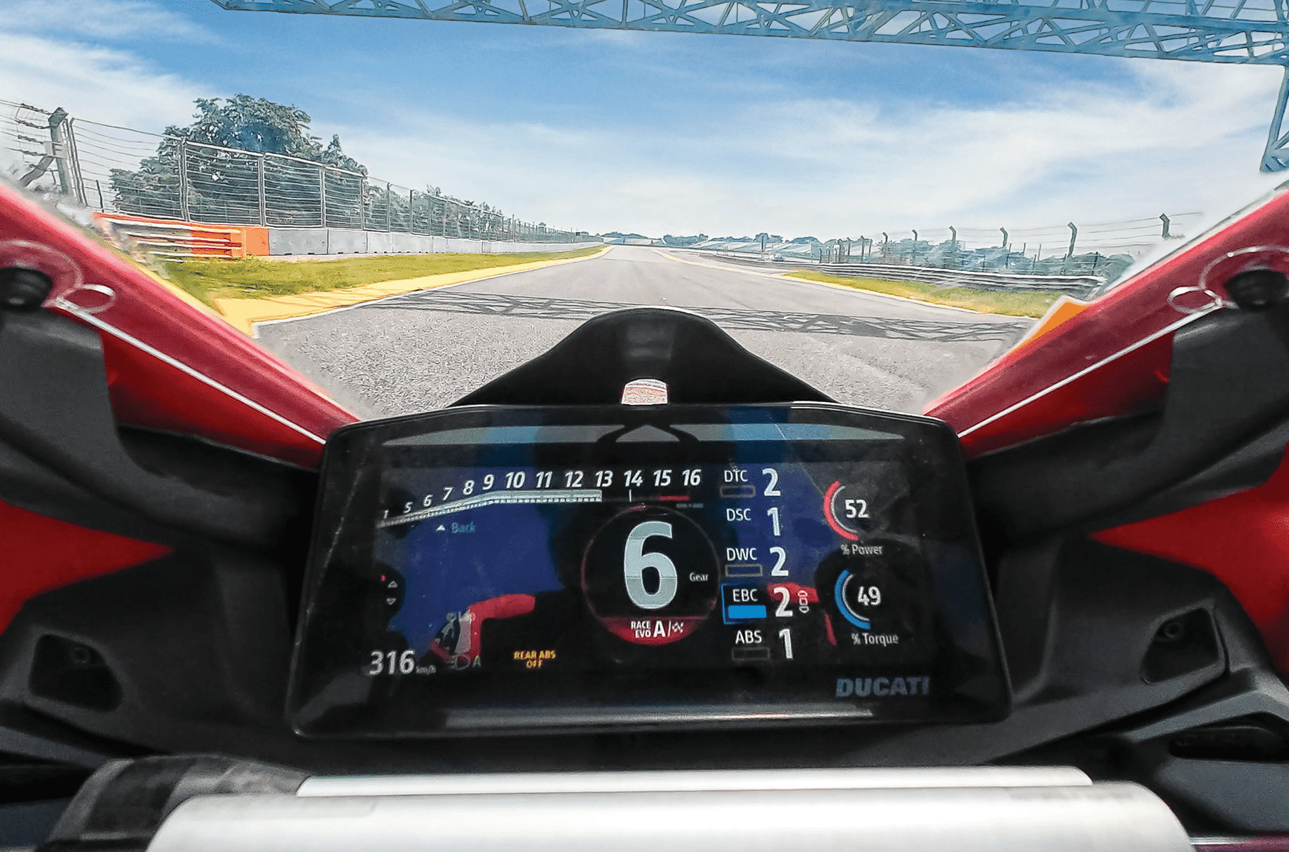 Ducati Panigale V4 S top gear at 316kph