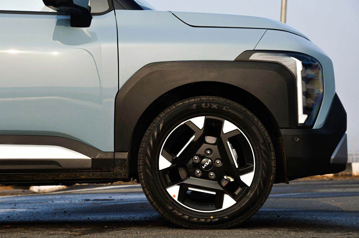 Kia Syros wheel arch