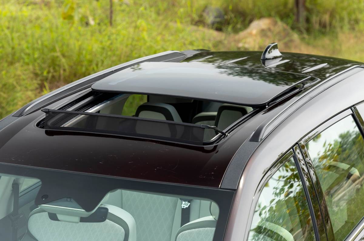 Mahindra XEV 9e panoramic sunroof