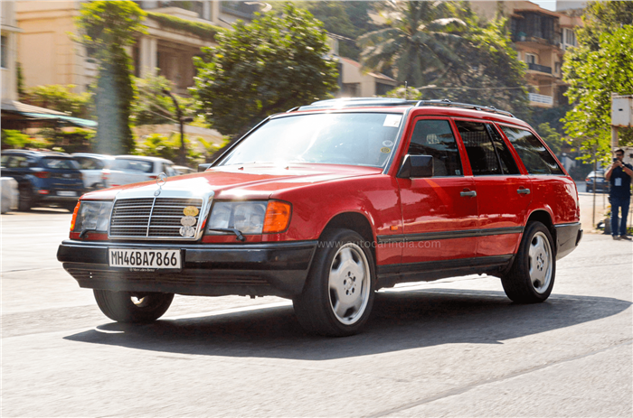 Mercedes E Class W124 estate front tracking