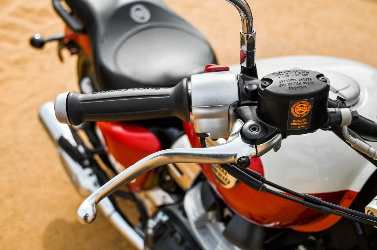Royal Enfield Super Meteor 650 front brake lever