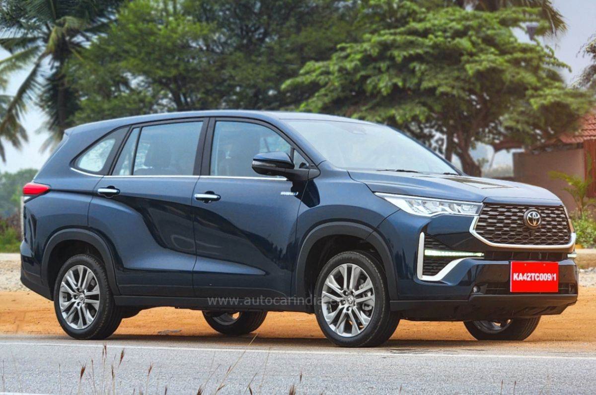 Toyota Innova Hycross