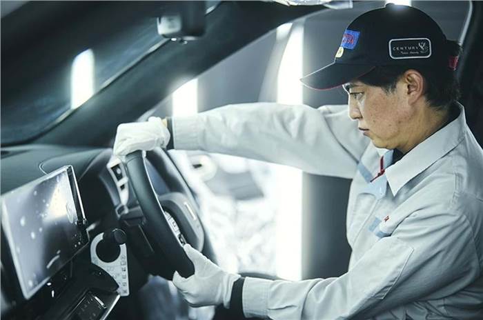 Toyota Century SUV interior inspection