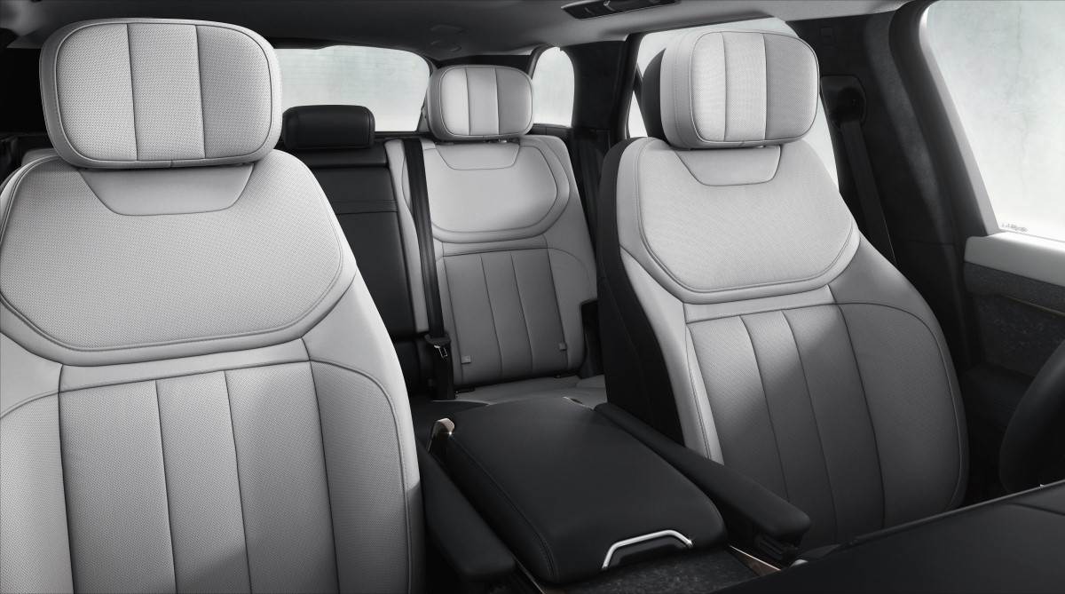 2025 Range Rover Sport seats