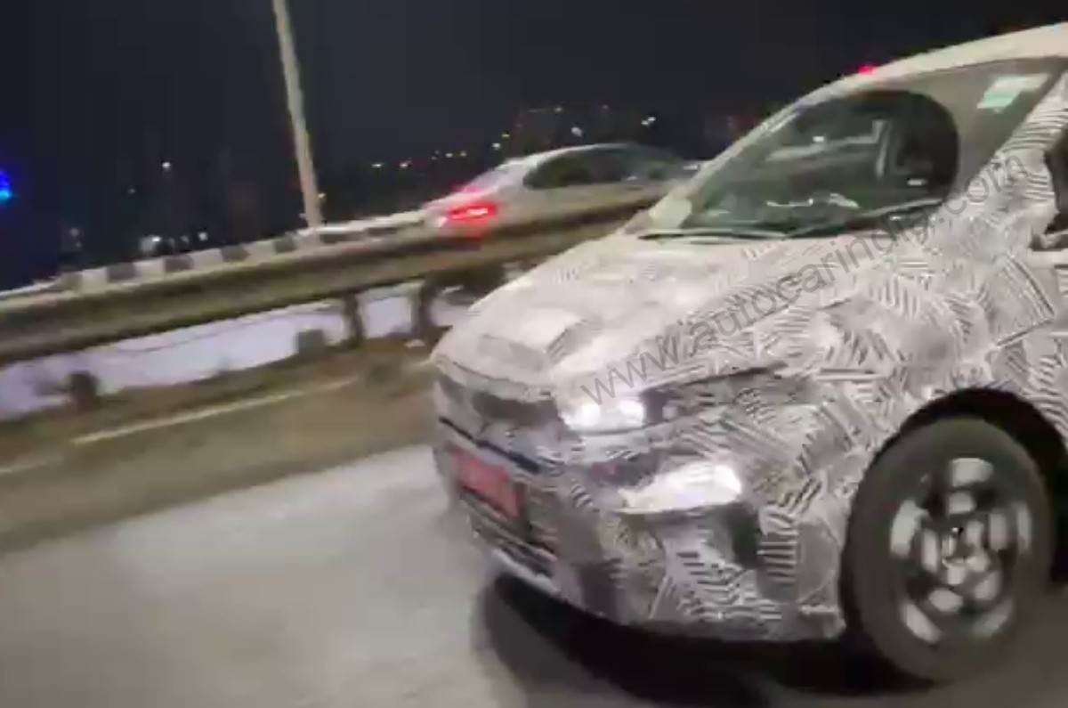 Tata Altroz facelift front spied